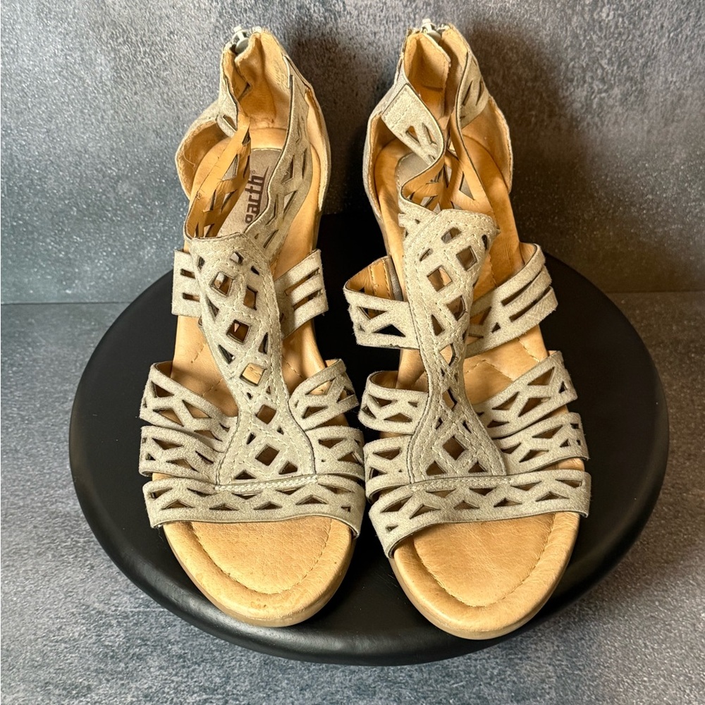 Earth Petal Wedge Sandals in “Pale Grey”